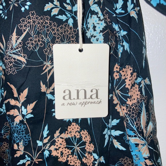 a.n.a Dress - pit2pit 20 inches - I normally wear a L or XL and this fit perfect - Picture 2 of 3